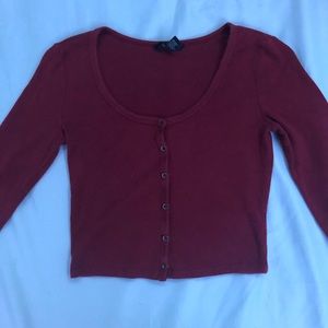 Auburn button up top